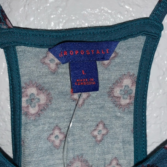 🎆 NWT Blue/Green Patterned Tank - Picture 3 of 4